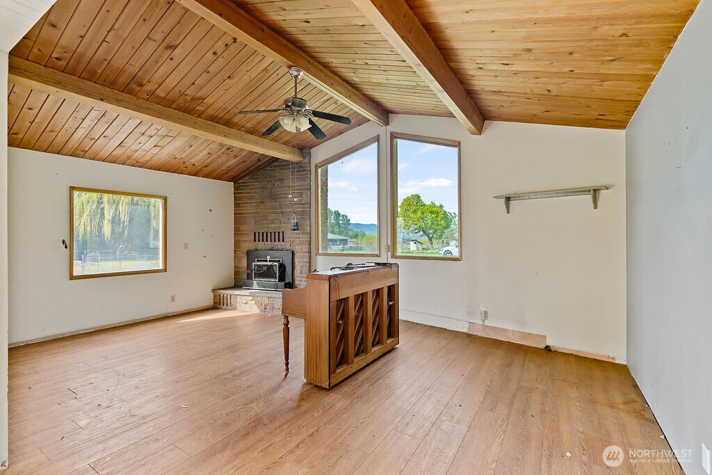 2512 Hannah Road Property Photo 4