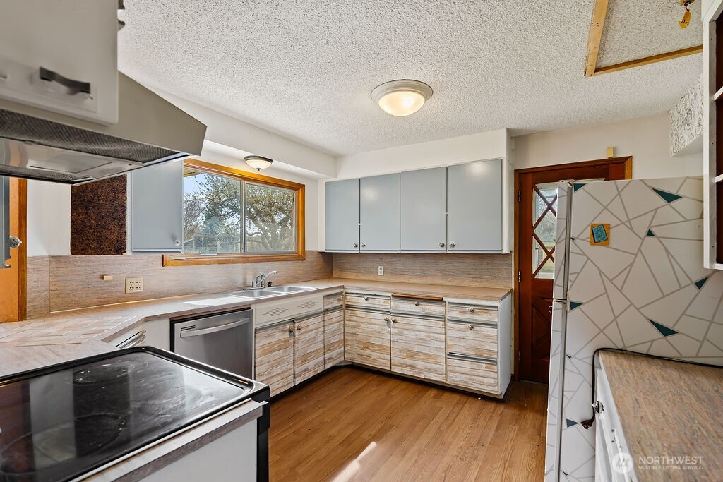 2512 Hannah Road Property Photo 8