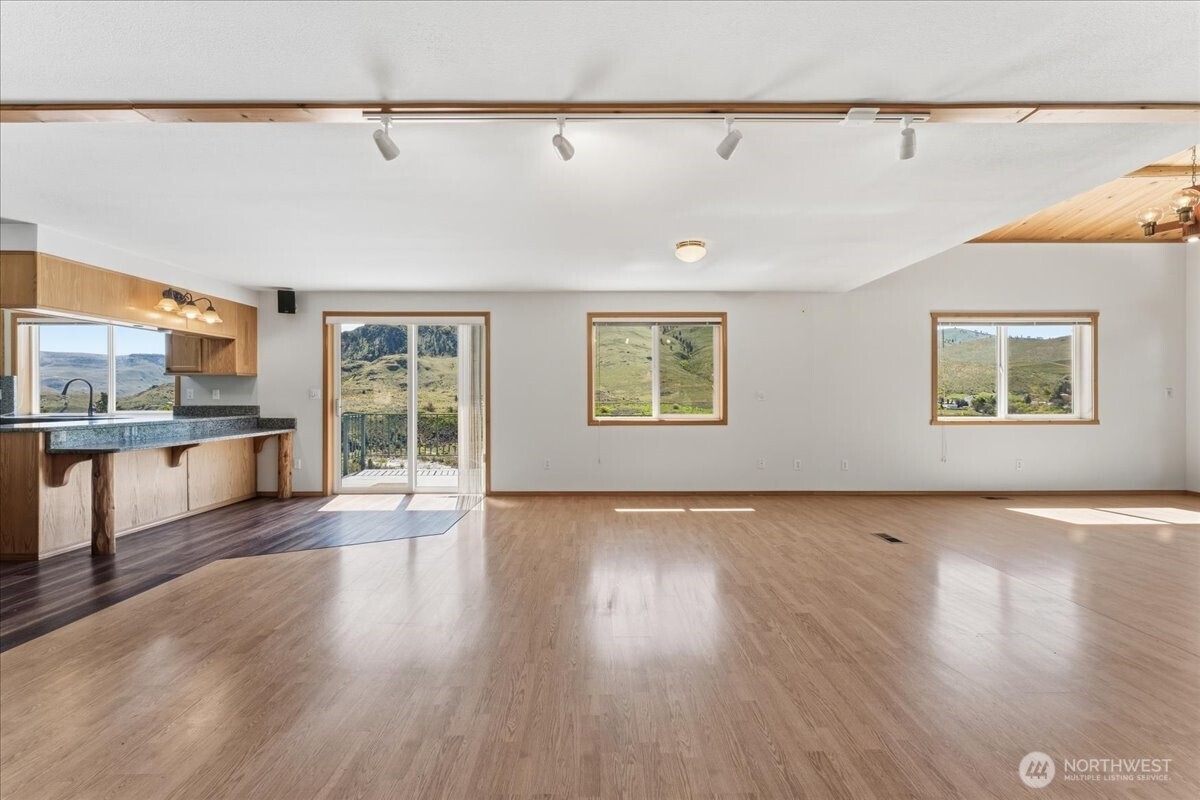 404 S Clifford Street Property Photo 12
