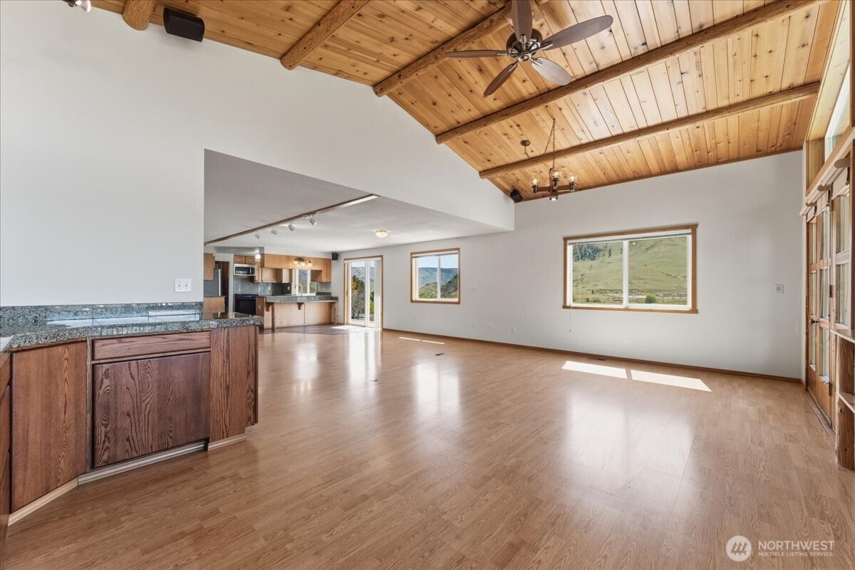404 S Clifford Street Property Photo 13