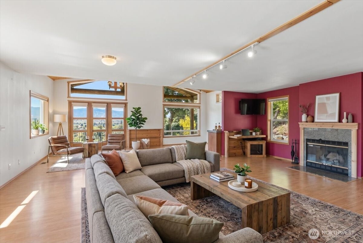 404 S Clifford Street Property Photo 14
