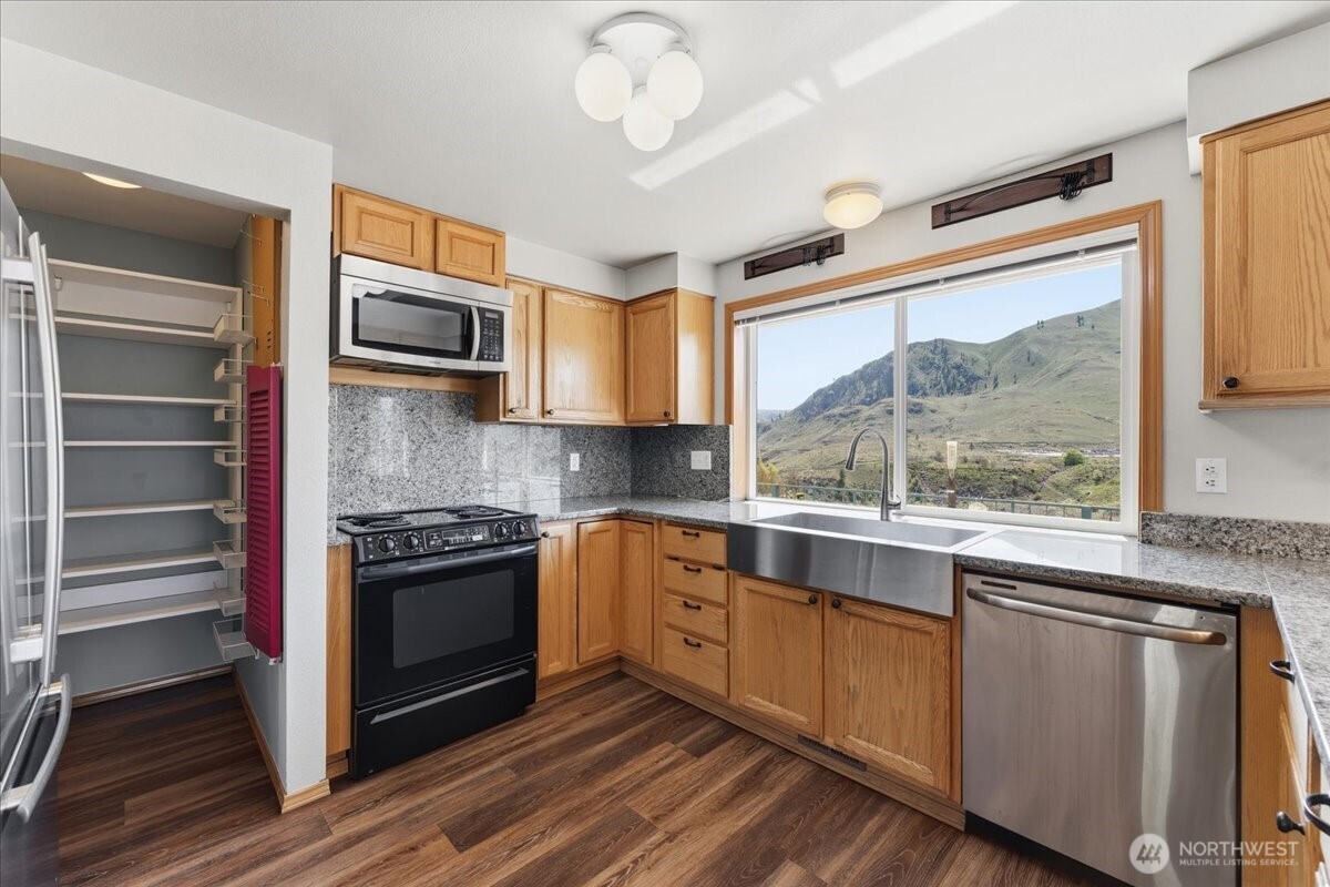 404 S Clifford Street Property Photo 15