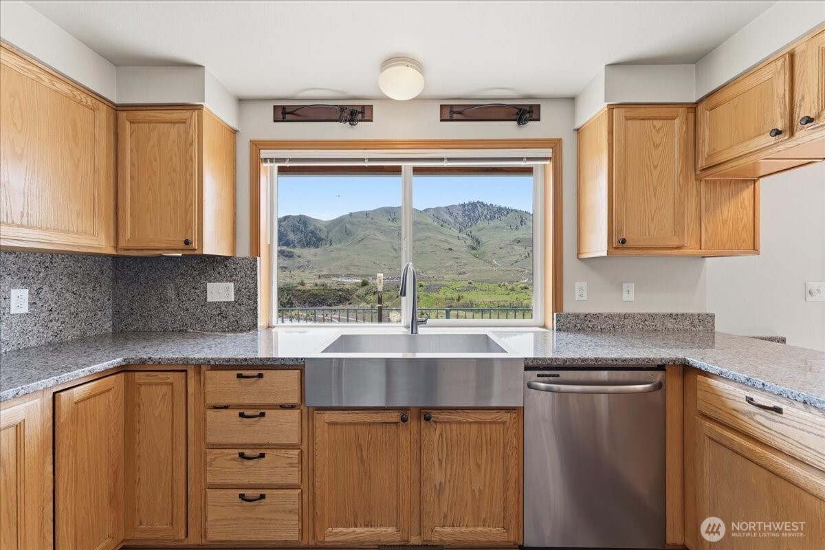 404 S Clifford Street Property Photo 16