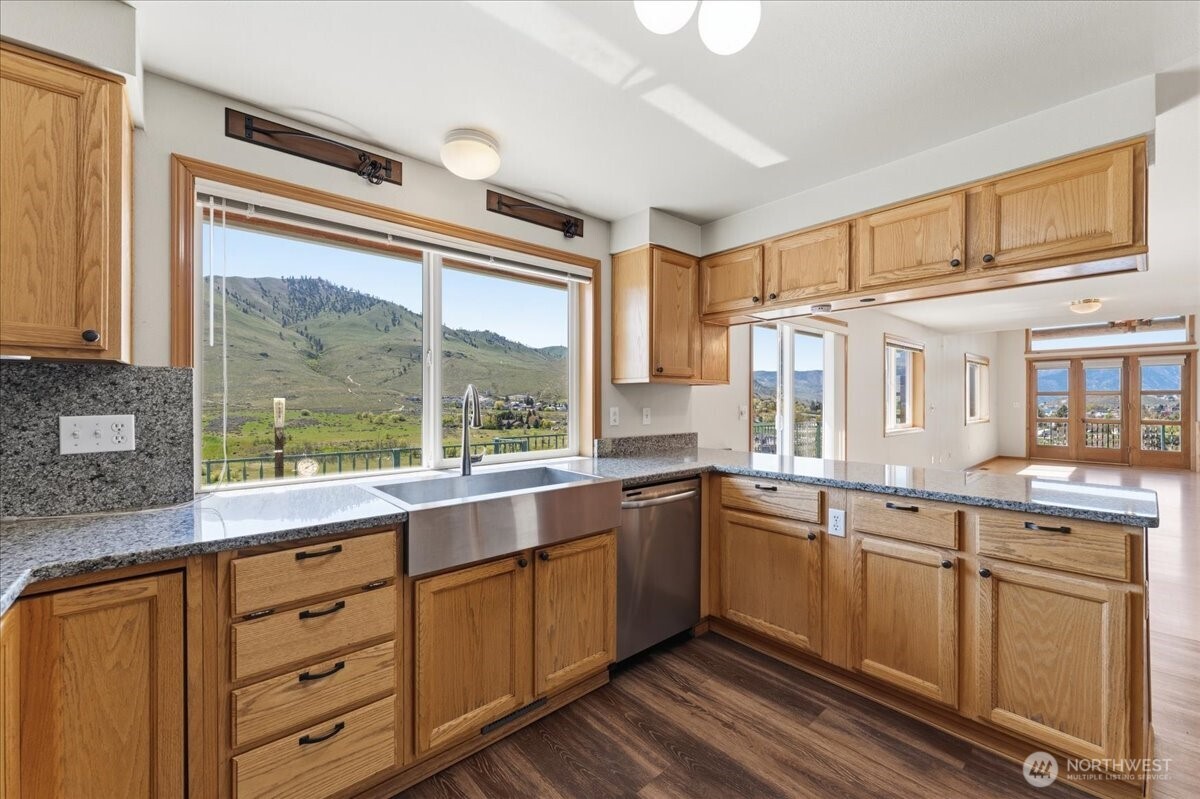 404 S Clifford Street Property Photo 17