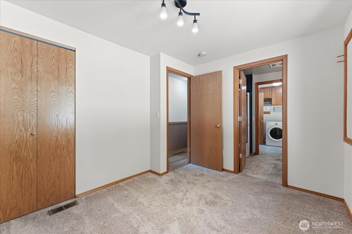 404 S Clifford Street Property Photo 21
