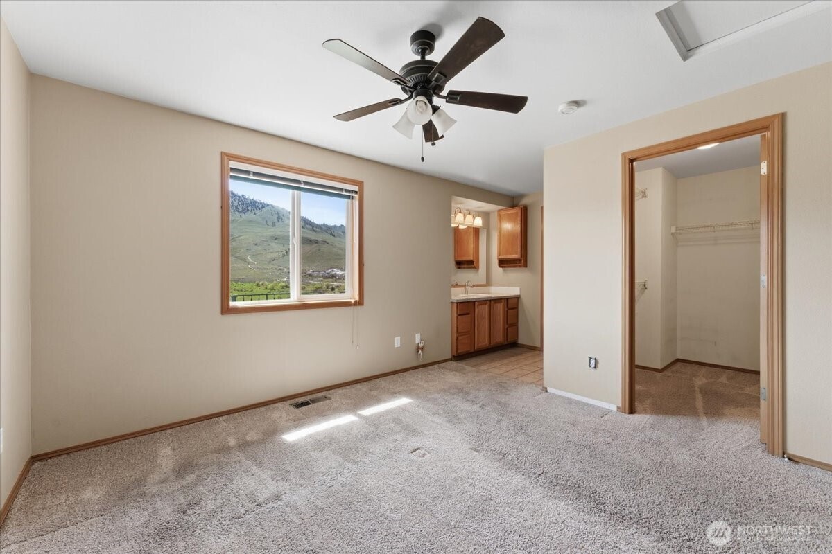 404 S Clifford Street Property Photo 23