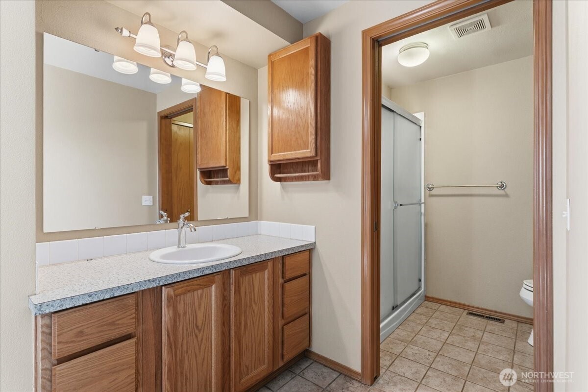 404 S Clifford Street Property Photo 24