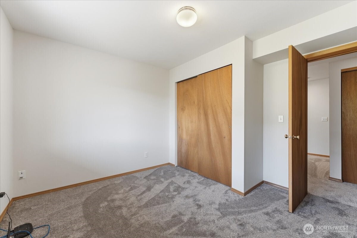 404 S Clifford Street Property Photo 30