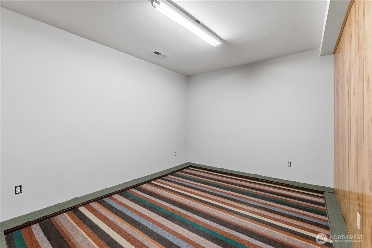 404 S Clifford Street Property Photo 31