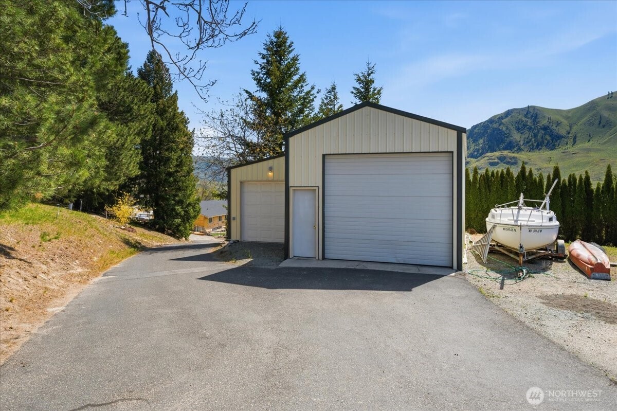 404 S Clifford Street Property Photo 38