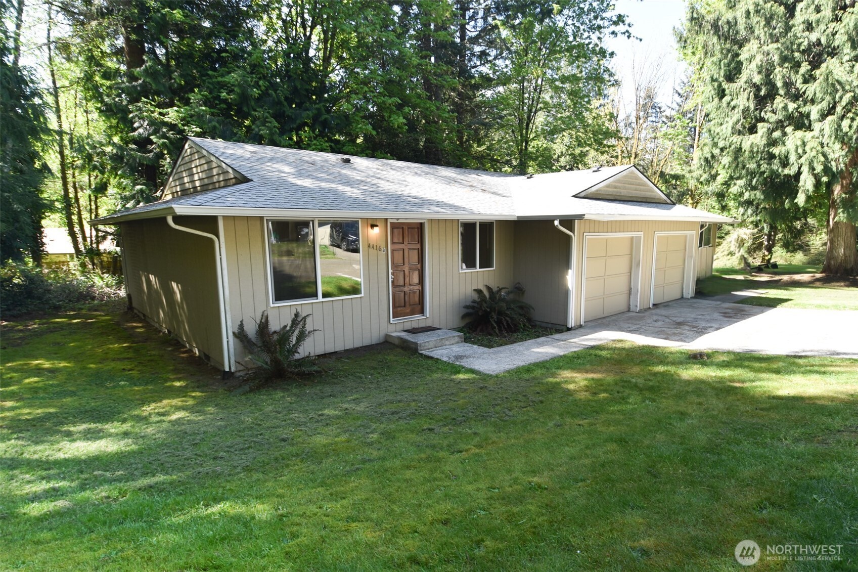 4416 Ridgewood Court A & B Property Photo 2