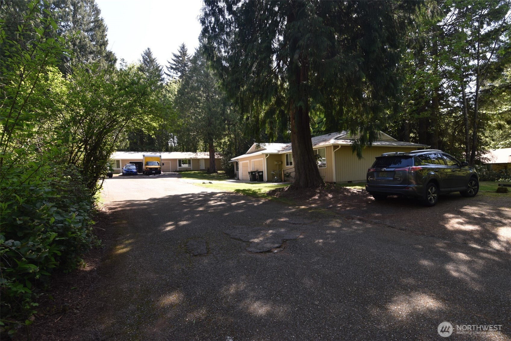 4416 Ridgewood Court A & B Property Photo 4