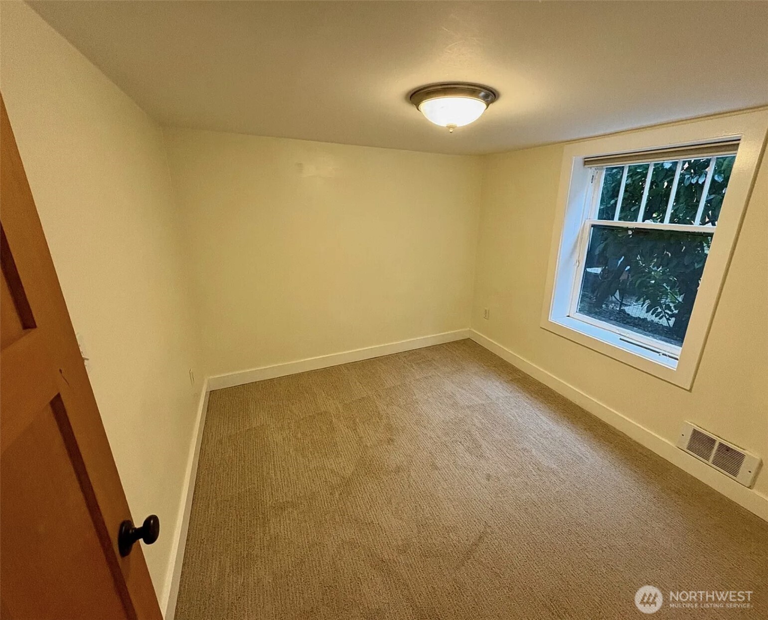 812 E Gwinn Place Property Photo 22