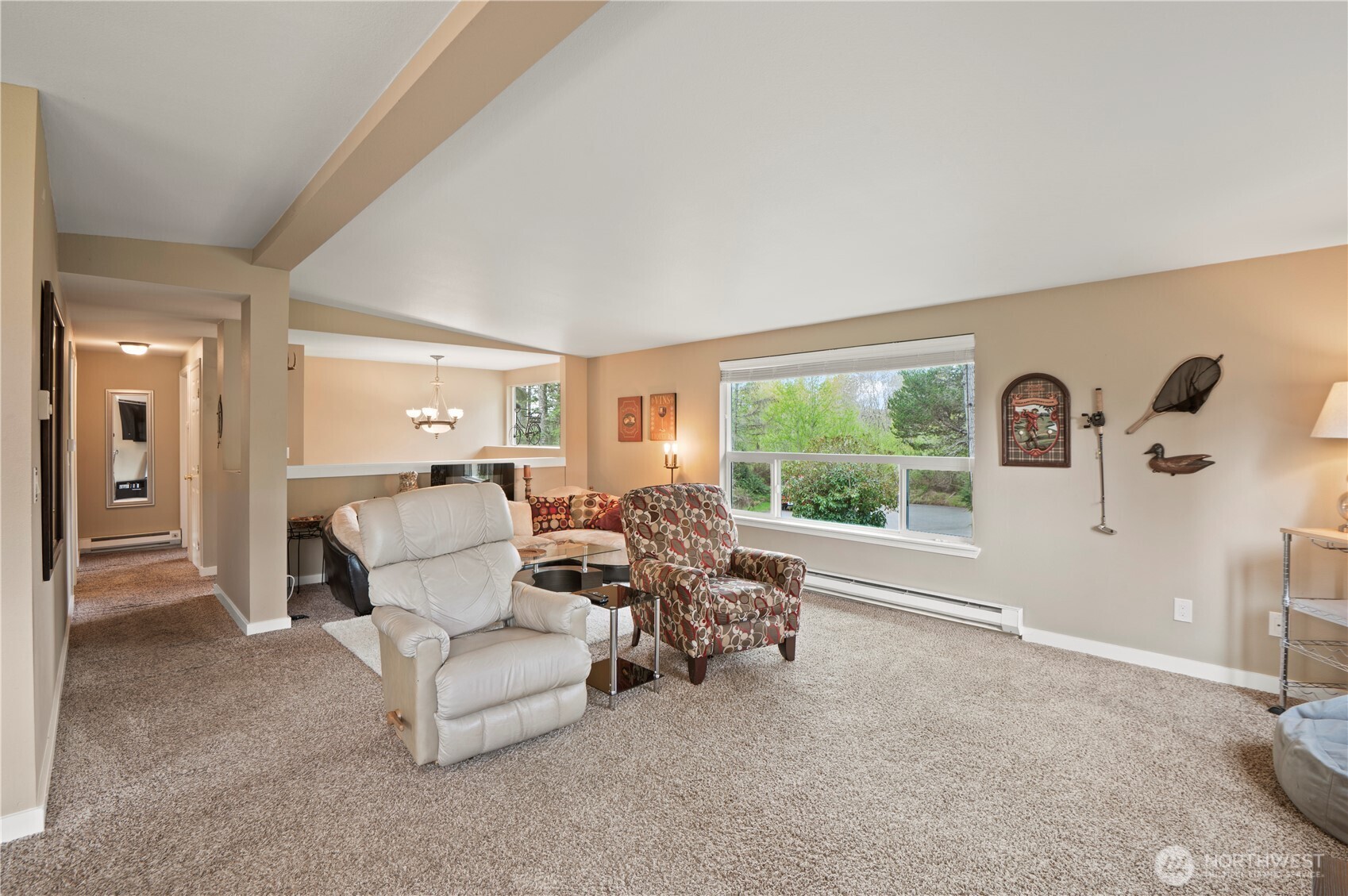 170 E Country Club Drive Property Photo 4