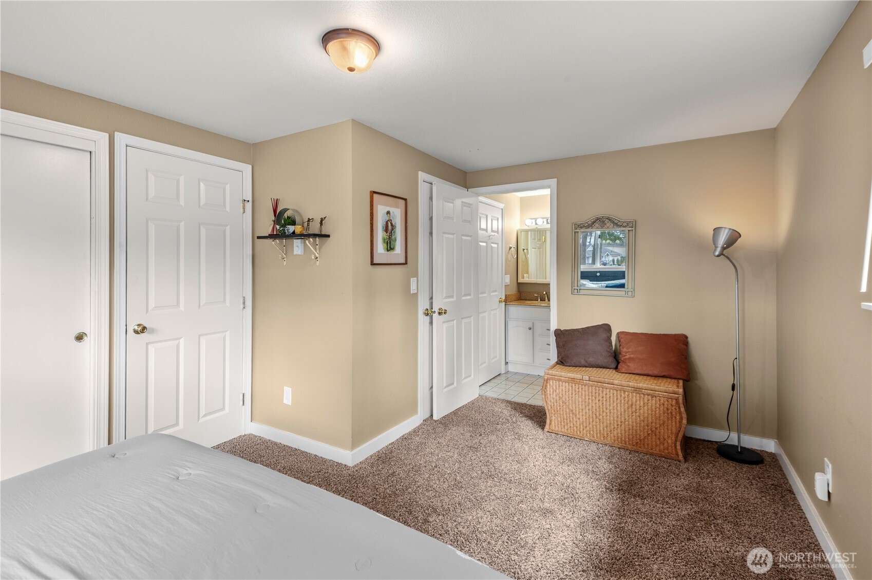 170 E Country Club Drive Property Photo 15