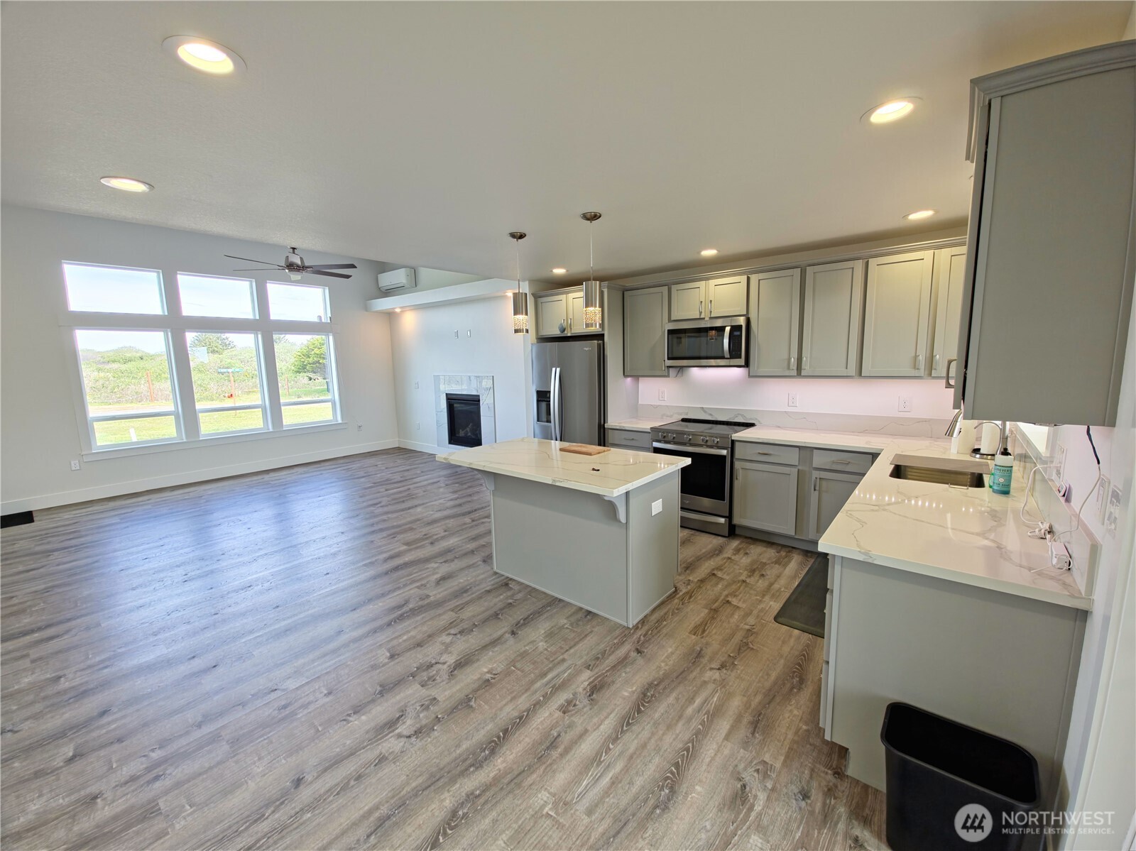 1201 E Ocean Shores Blvd Property Photo 8