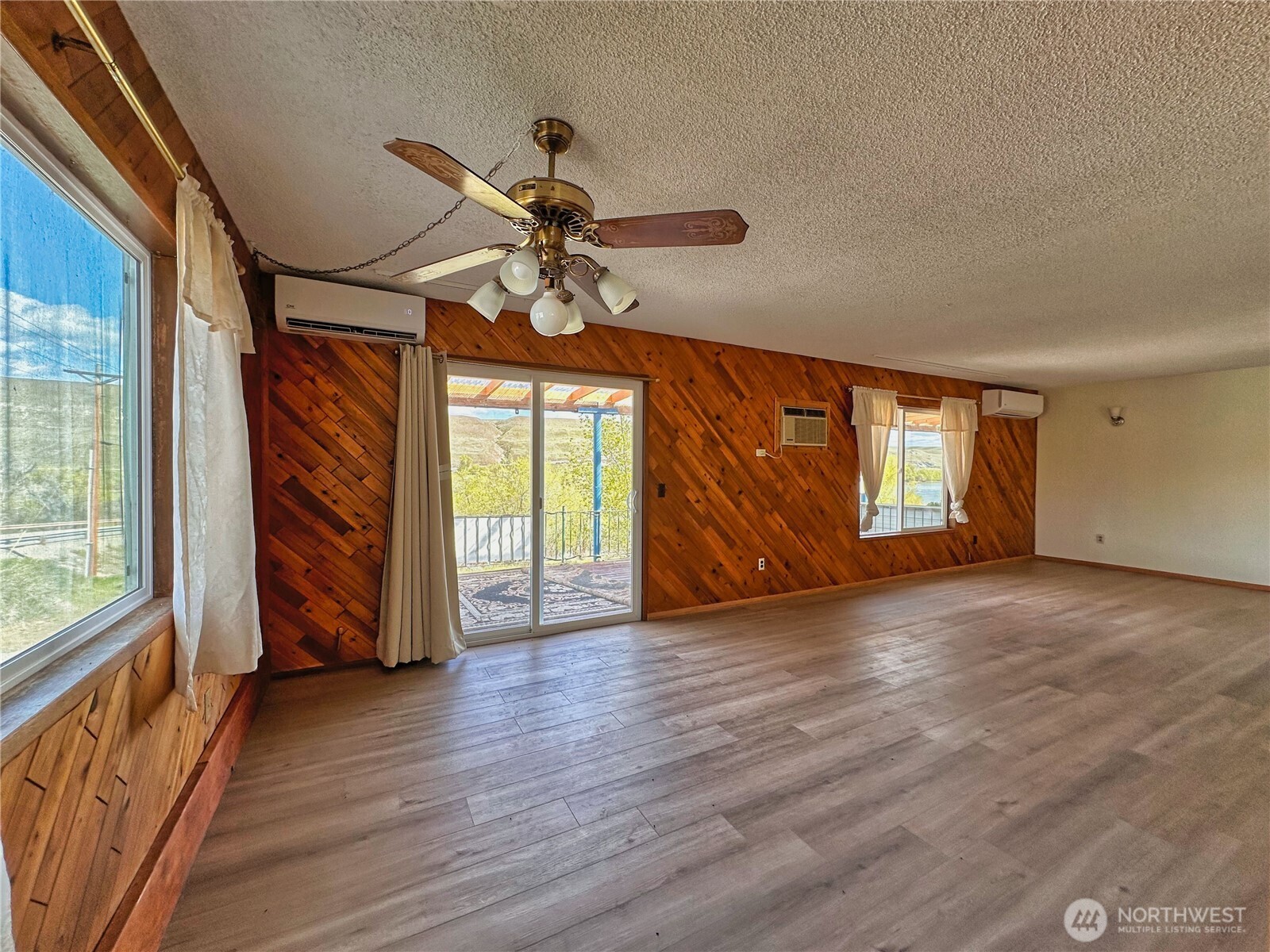 284 Monse Bridge Road Property Photo 7