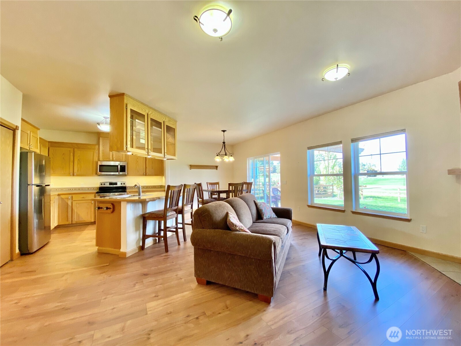 8021 Vialago Parkway Property Photo 3