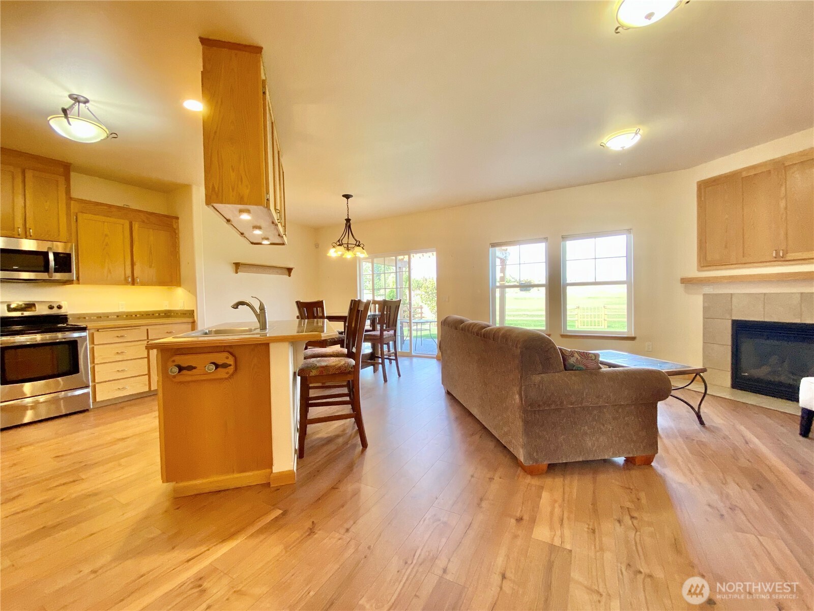 8021 Vialago Parkway Property Photo 5