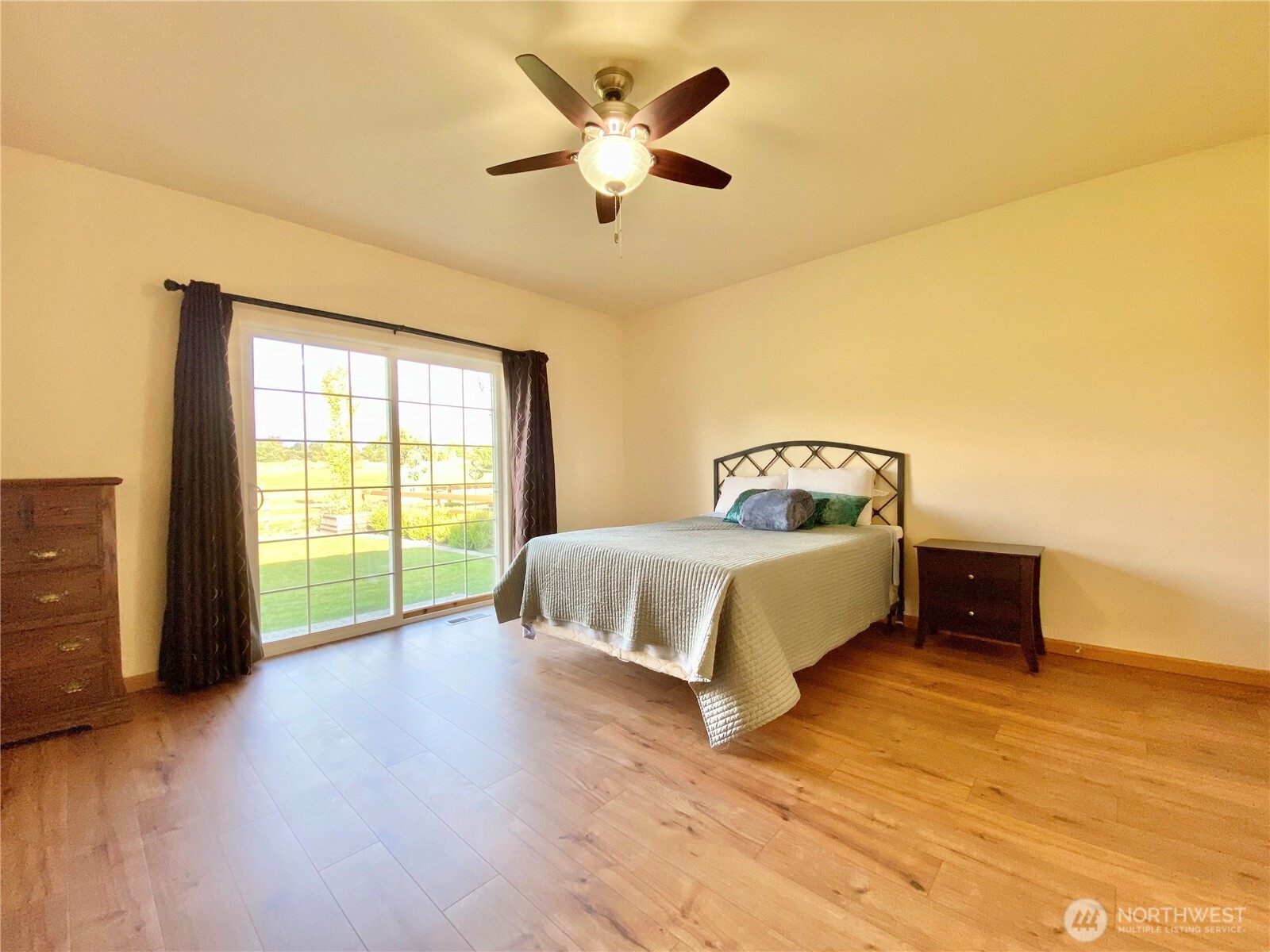 8021 Vialago Parkway Property Photo 9