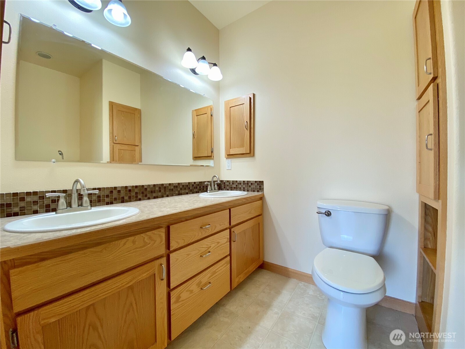 8021 Vialago Parkway Property Photo 11