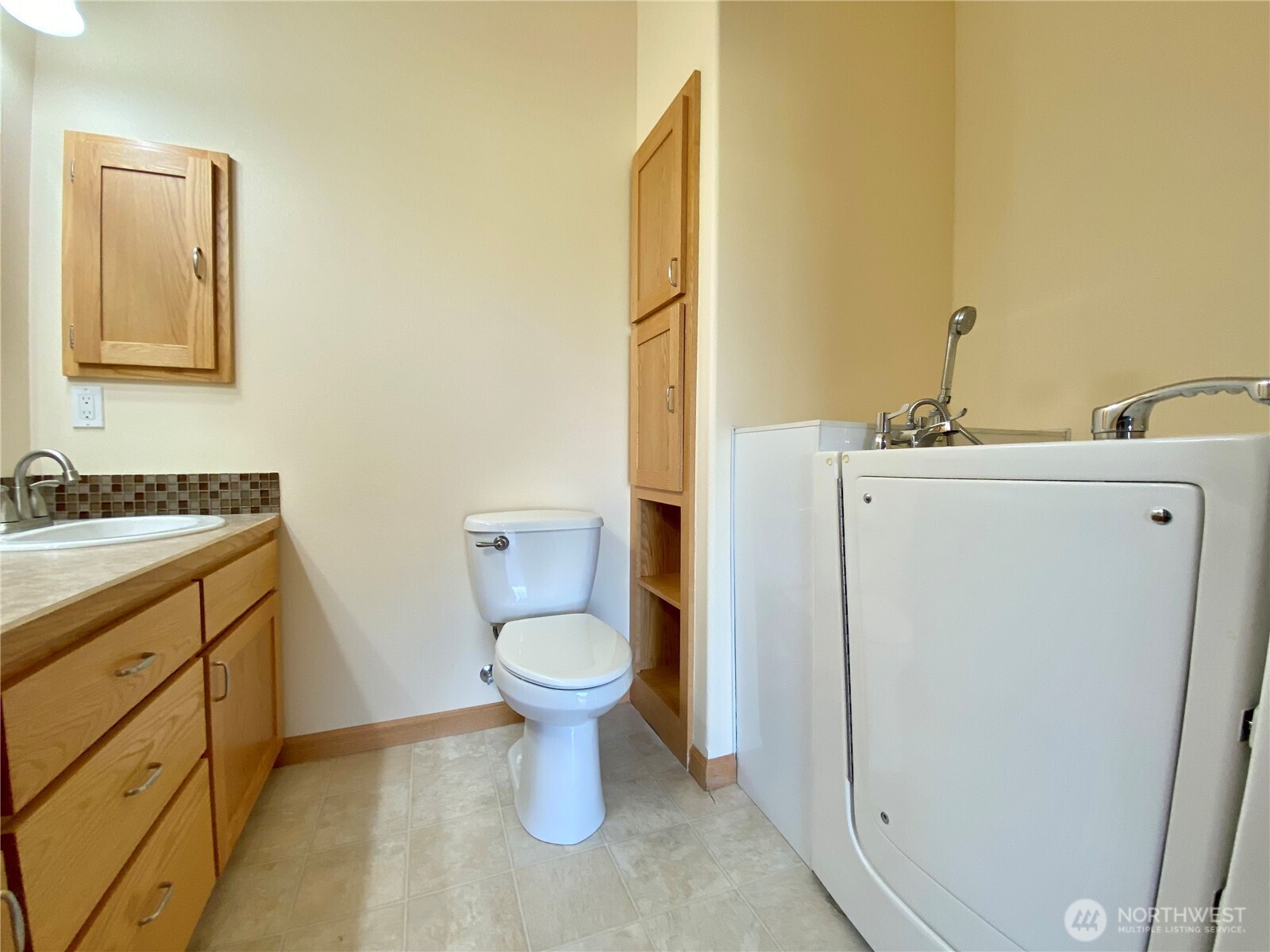 8021 Vialago Parkway Property Photo 12