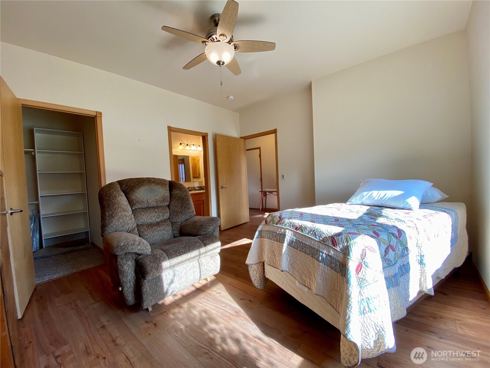 8021 Vialago Parkway Property Photo 15