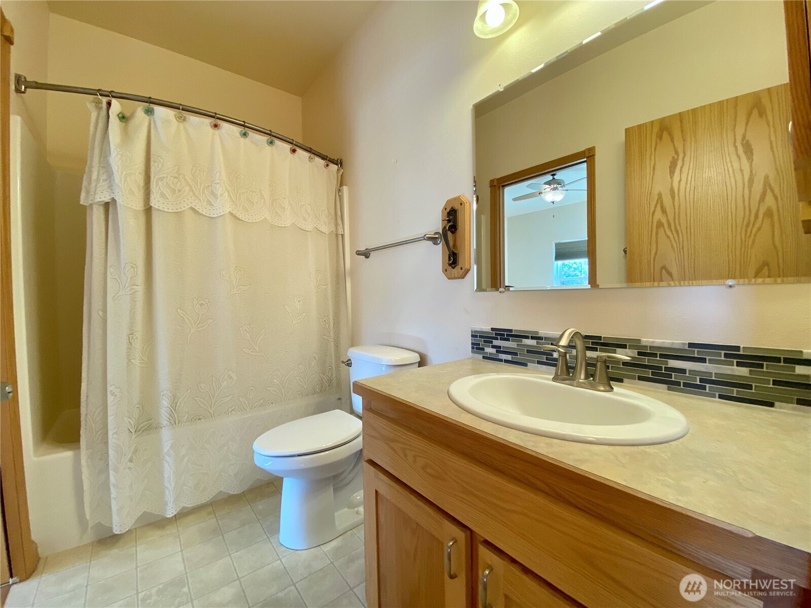 8021 Vialago Parkway Property Photo 17