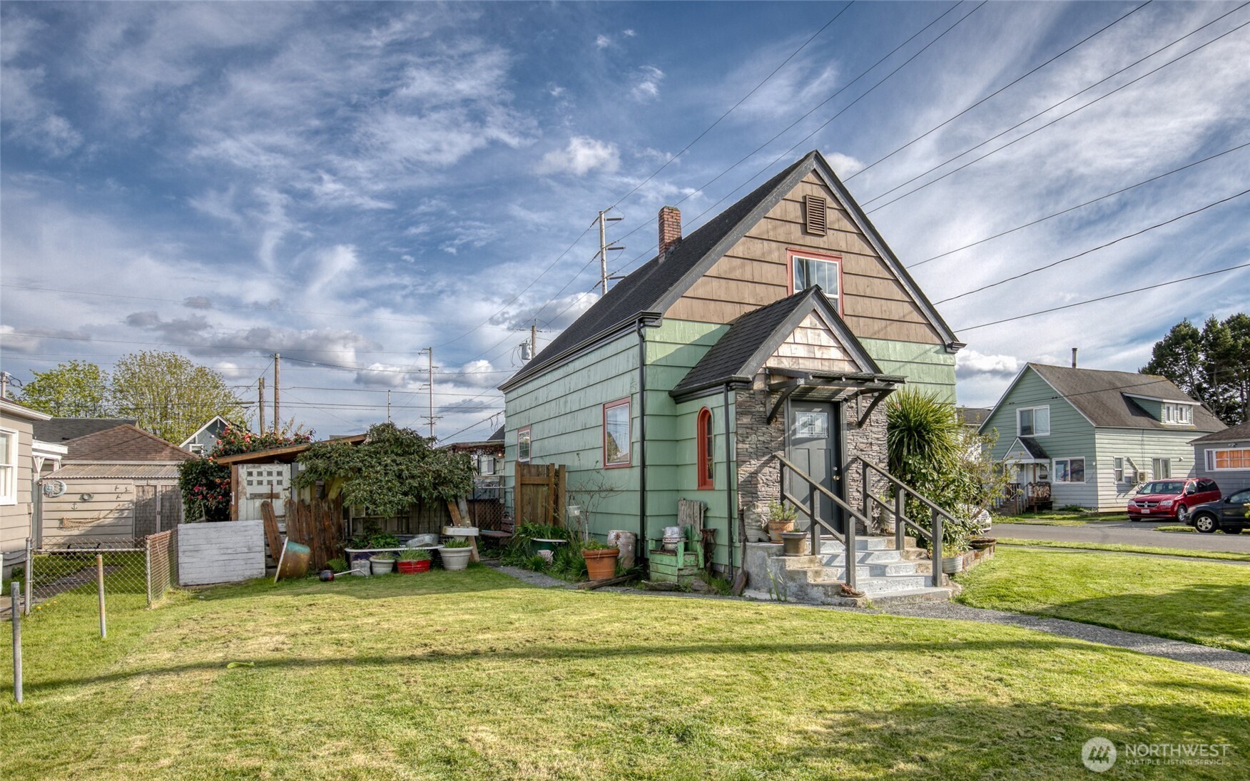 823 W 3rd Street Property Photo 2