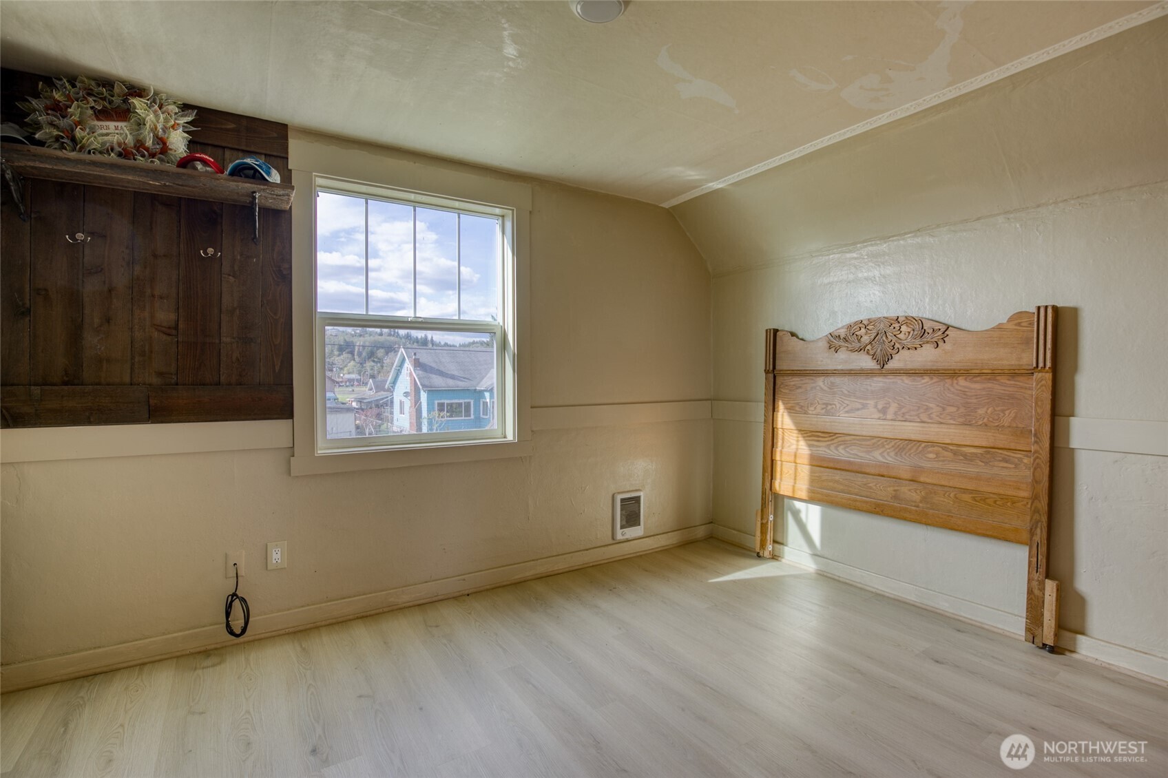 823 W 3rd Street Property Photo 25