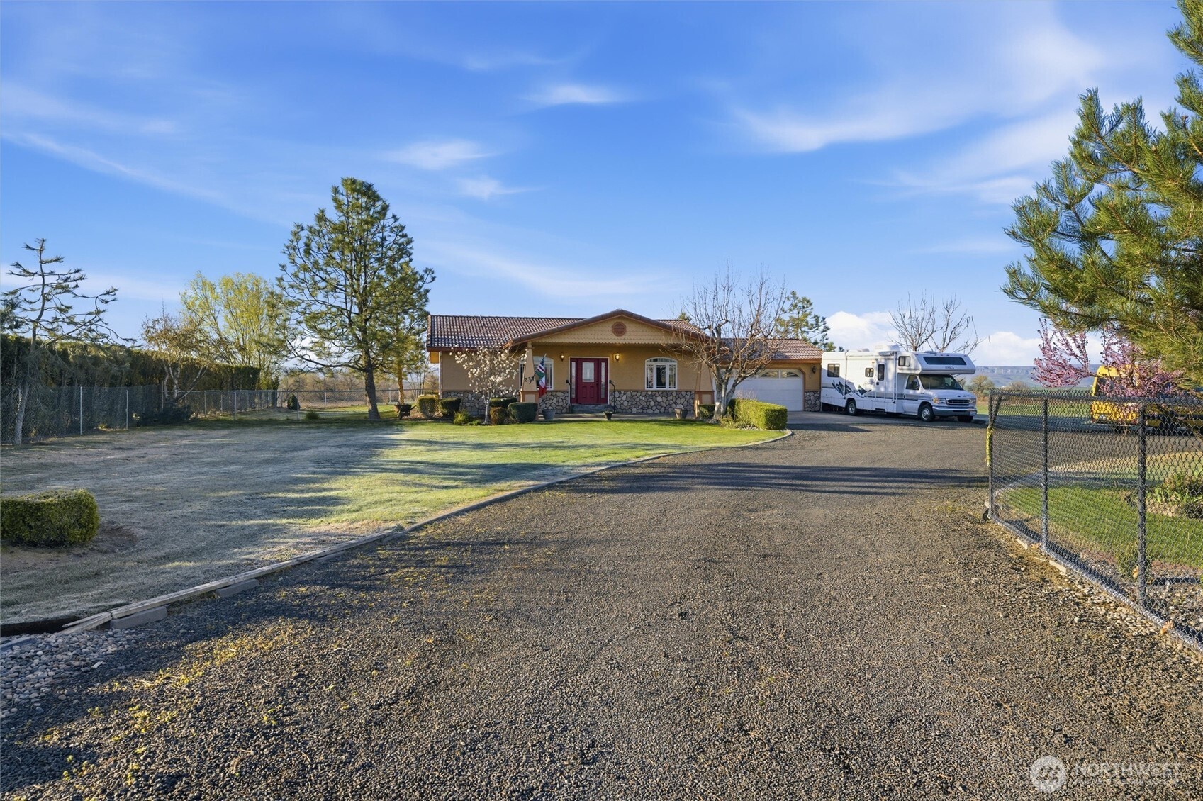 237 Reeds Road Property Photo 2