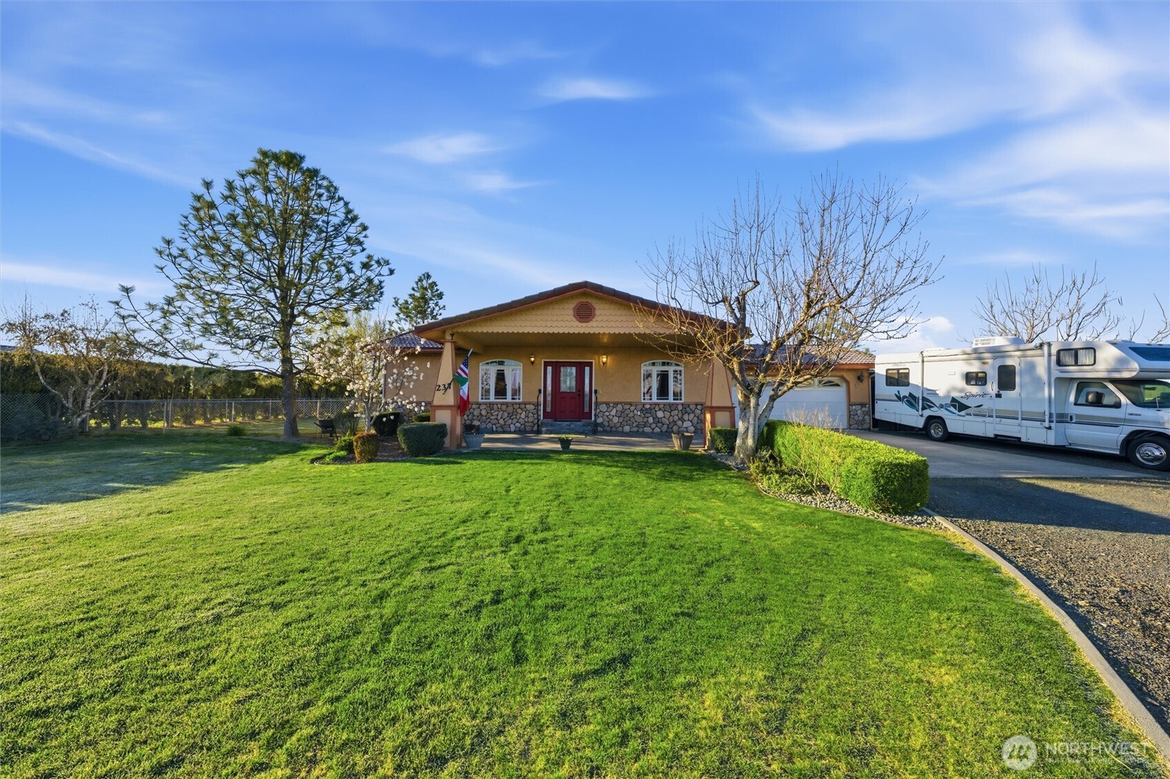 237 Reeds Road Property Photo 3