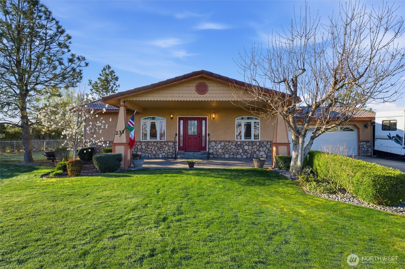 237 Reeds Road Property Photo 4