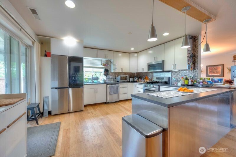 1830 Hoffman Hill Boulevard Property Photo 4