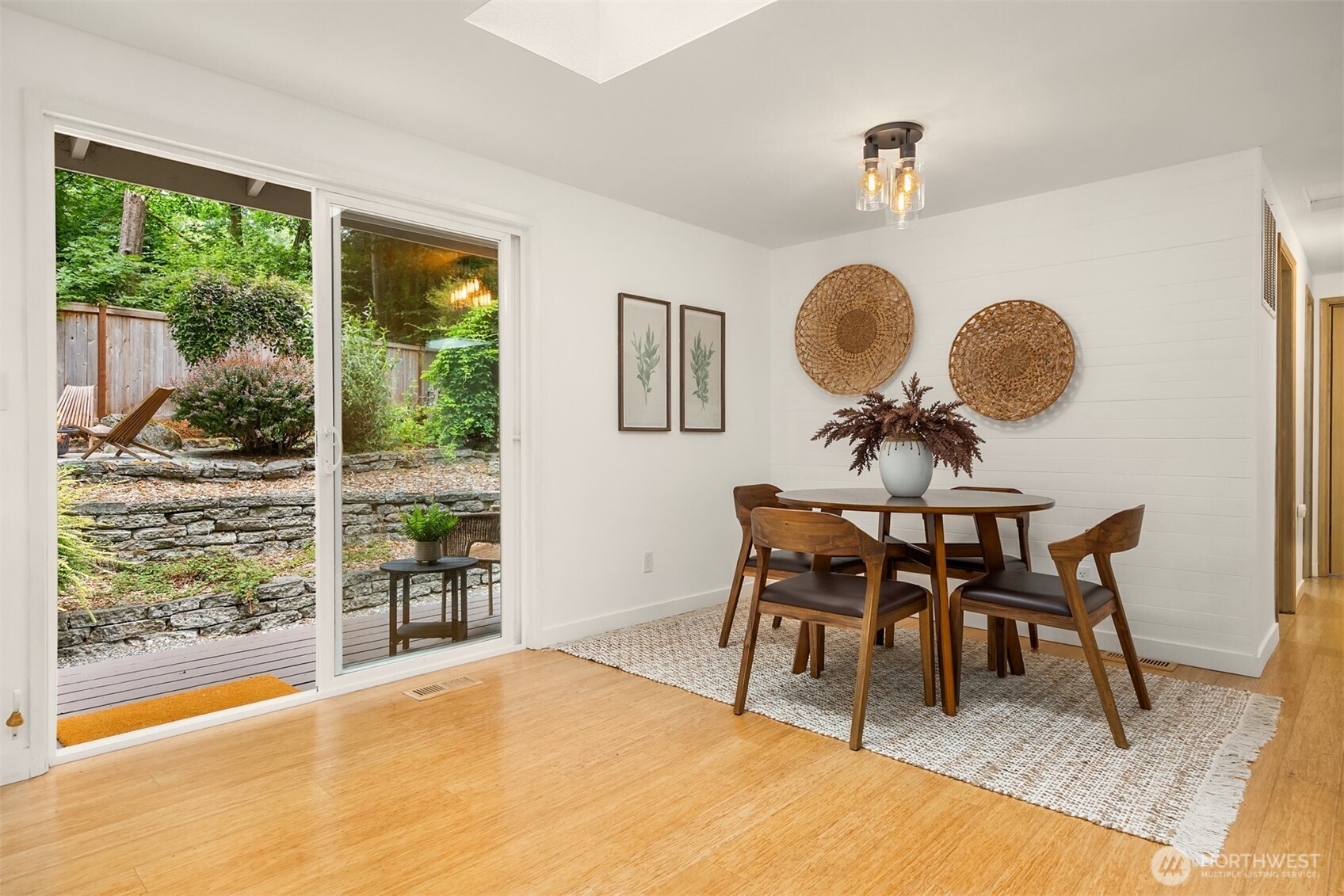 9820 Ne Beach Crest Drive Property Photo 11