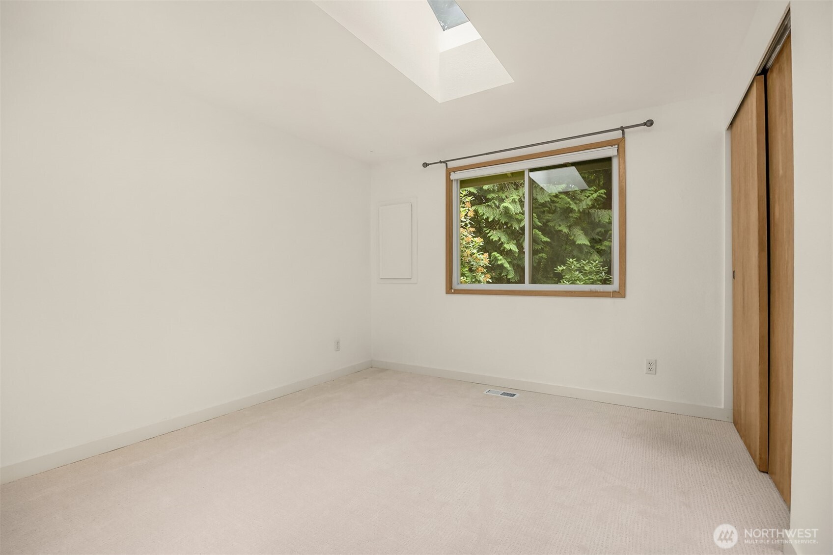 9820 Ne Beach Crest Drive Property Photo 14