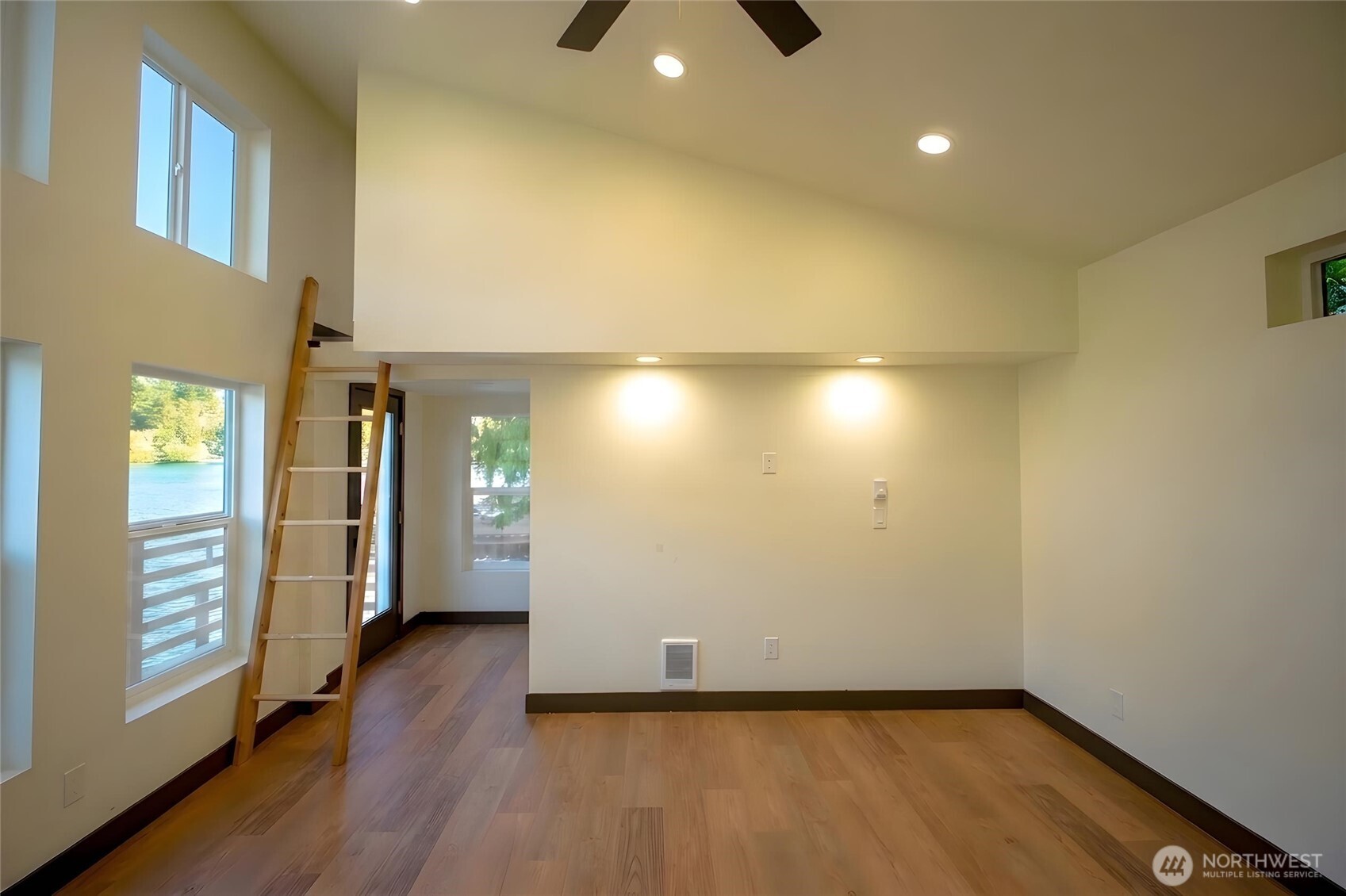 570 S Shore Road Property Photo 15
