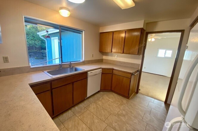 3700 Harbel Drive Property Photo 7