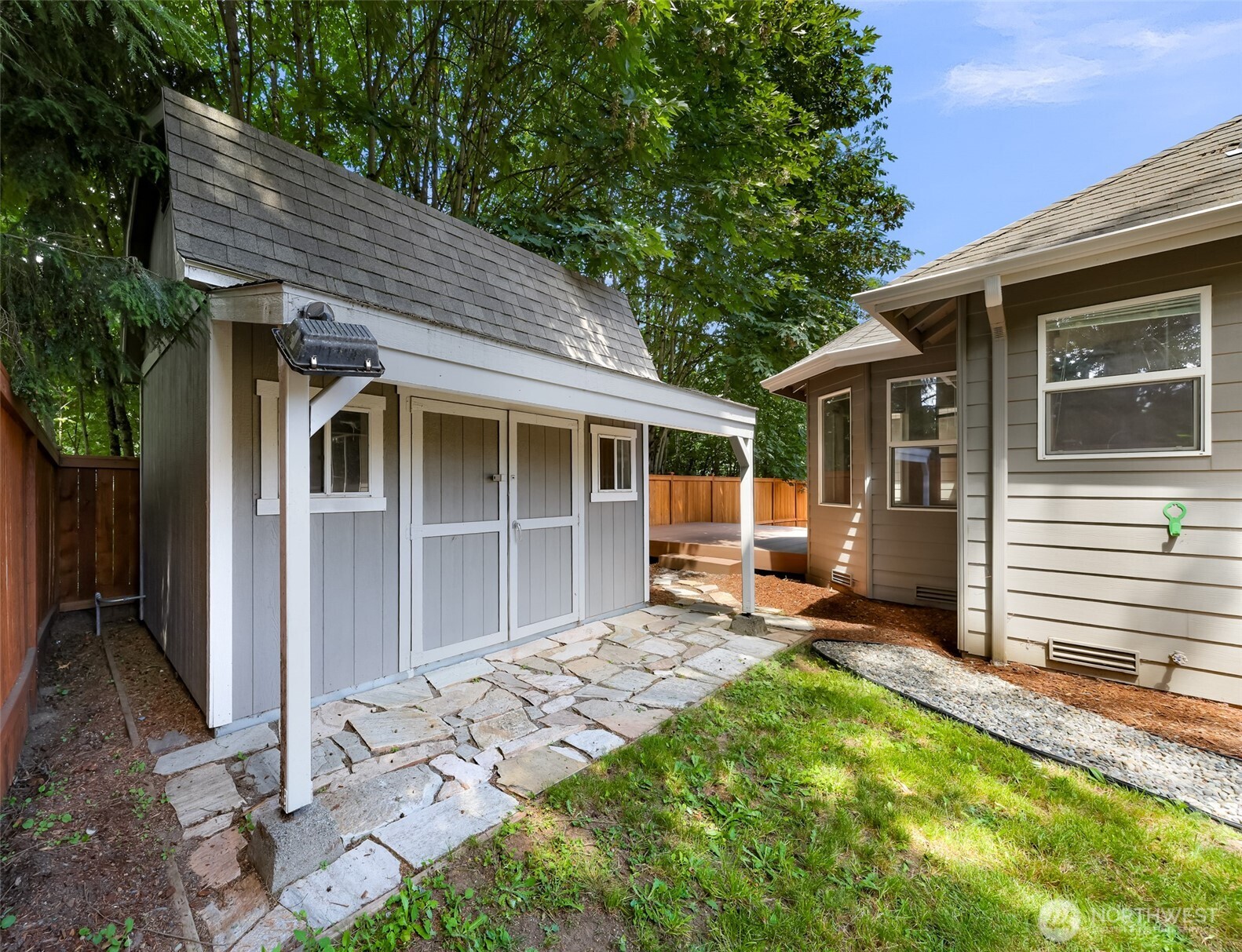17214 Snohomish Avenue Property Photo 4