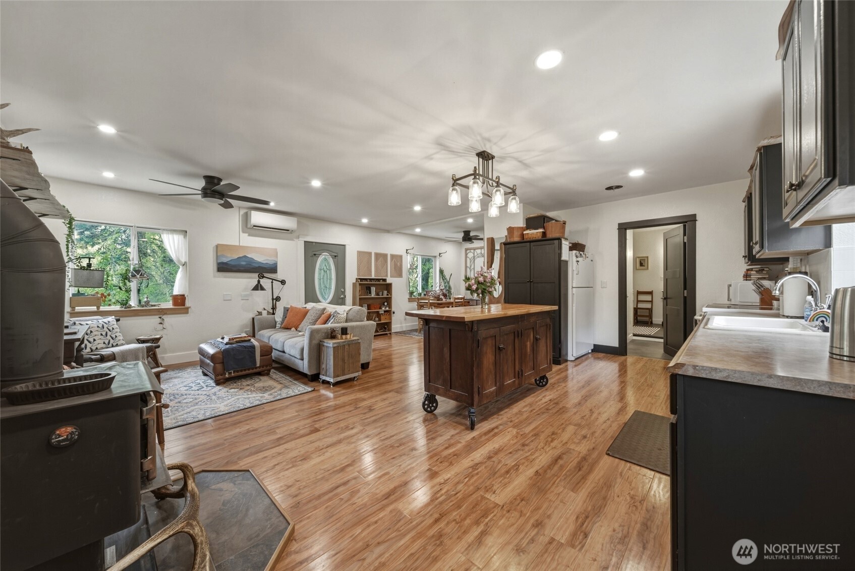 938 Patit Road Property Photo 4