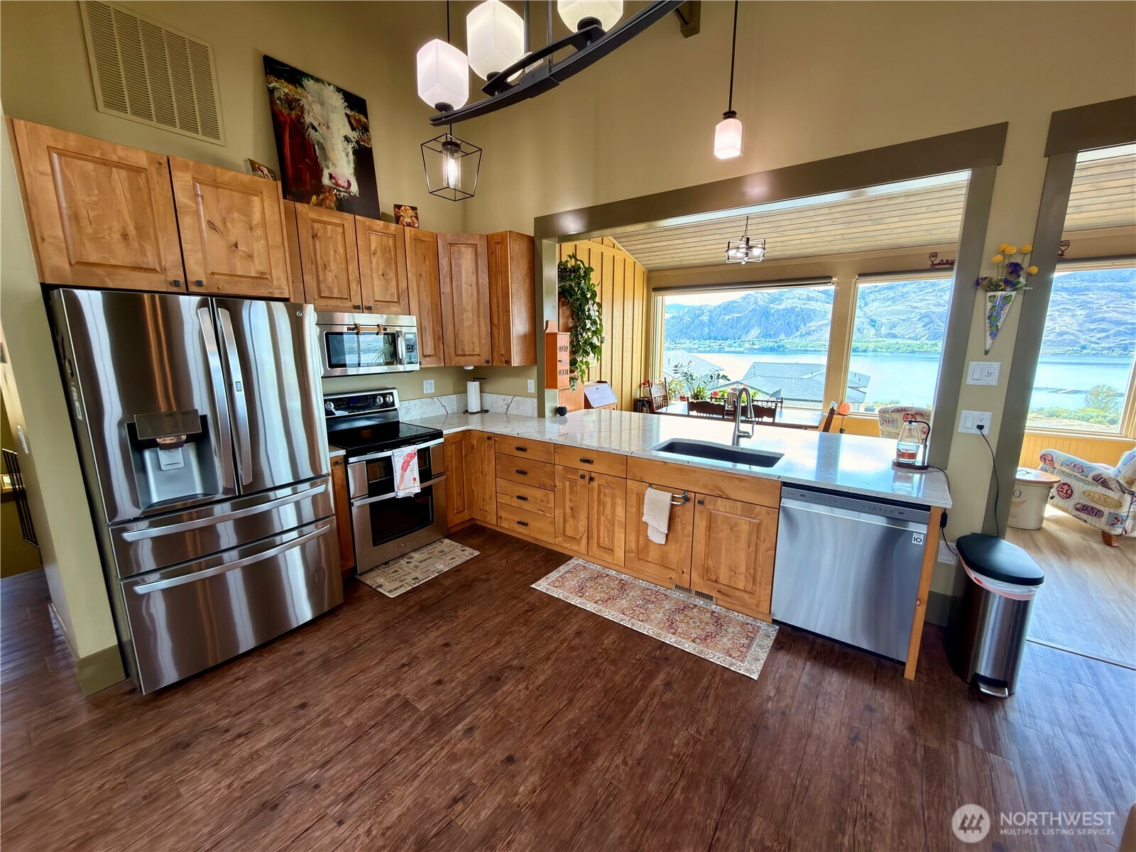 122 Village Way Property Photo 7