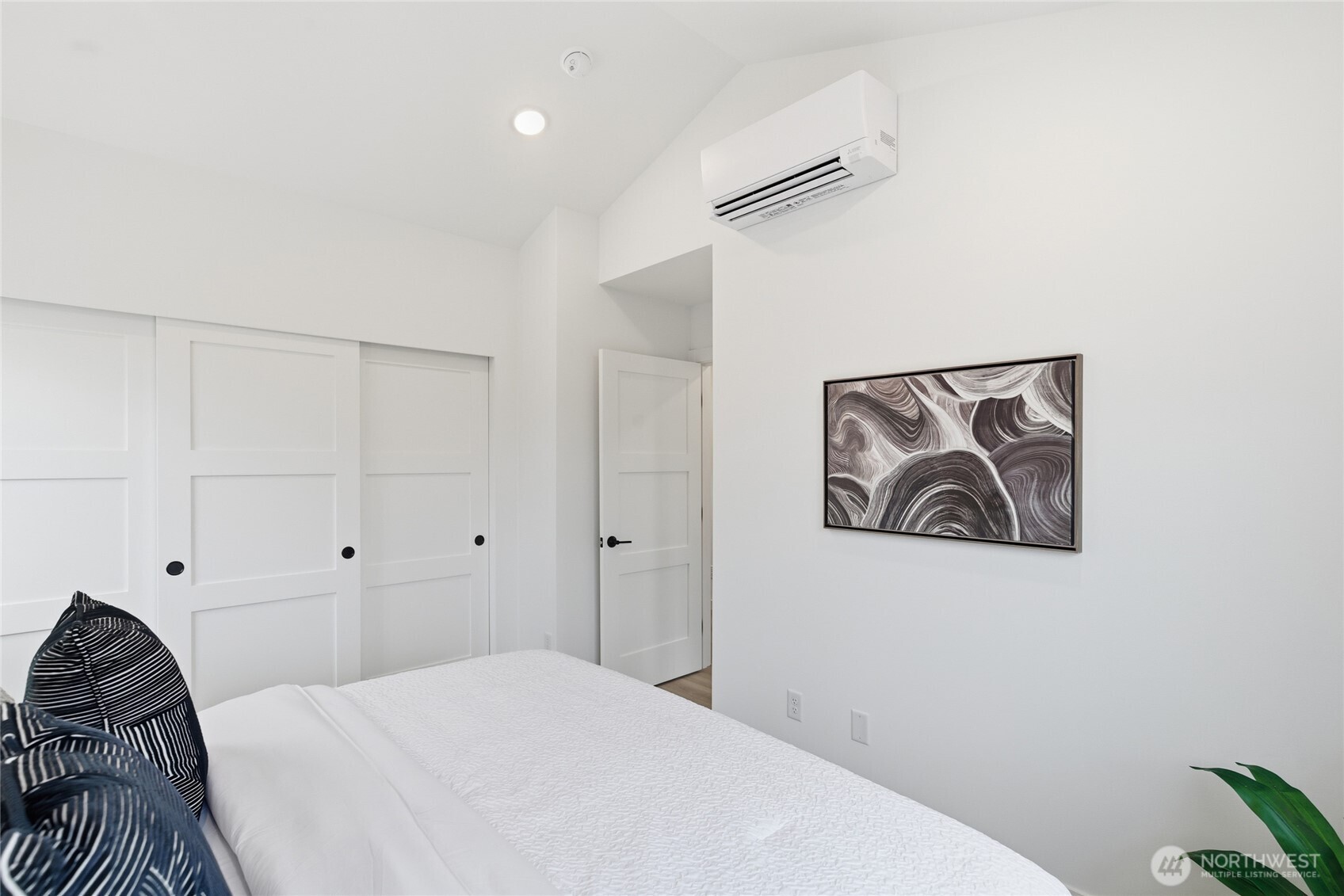 809 S Sullivan Street Property Photo 12