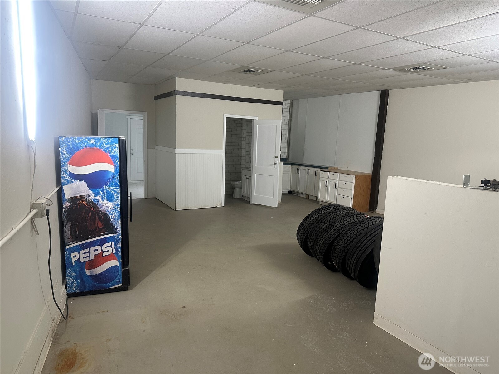 11022 Valley Avenue Property Photo 4