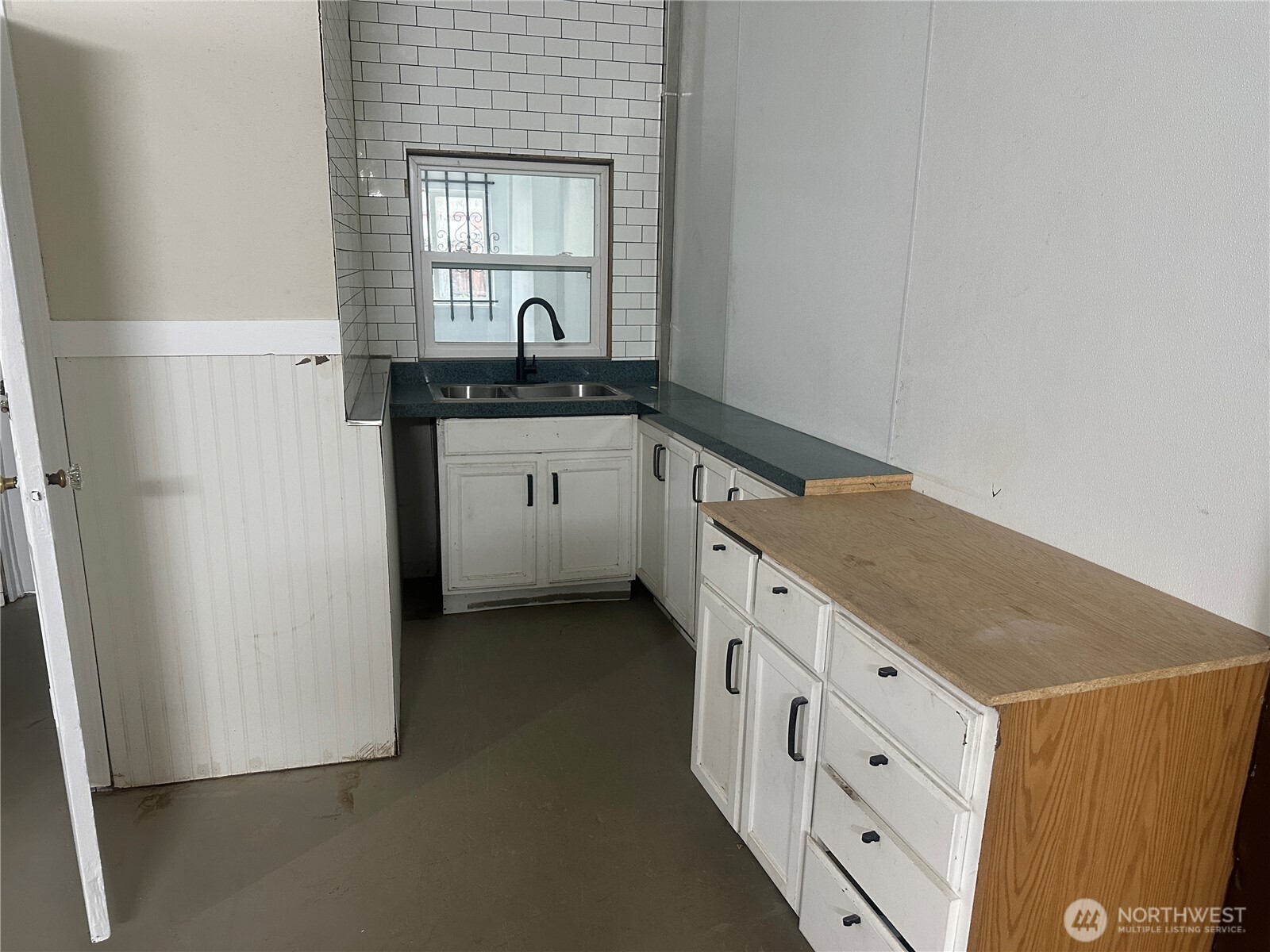 11022 Valley Avenue Property Photo 6