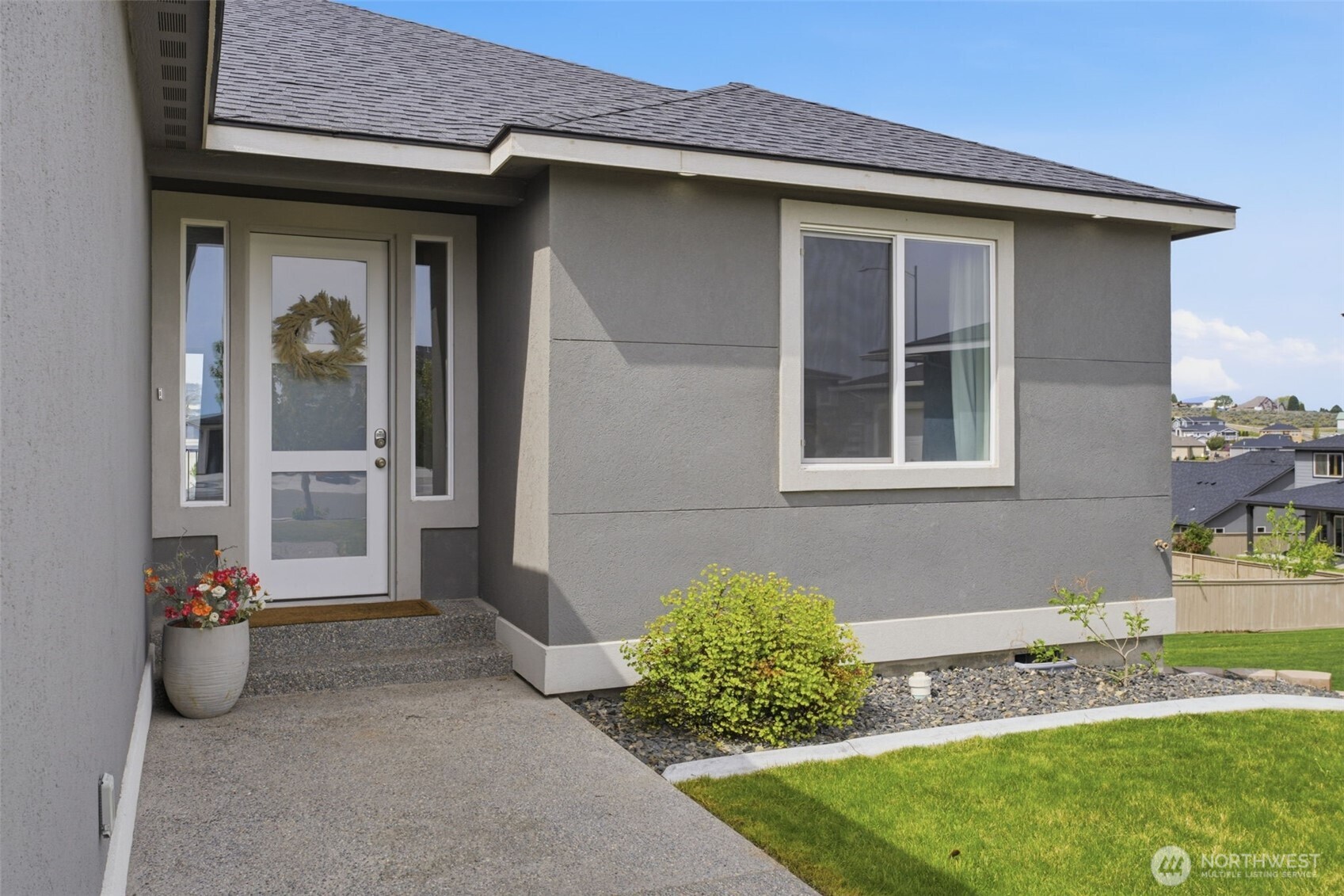 1075 Klamath Court Property Photo 3