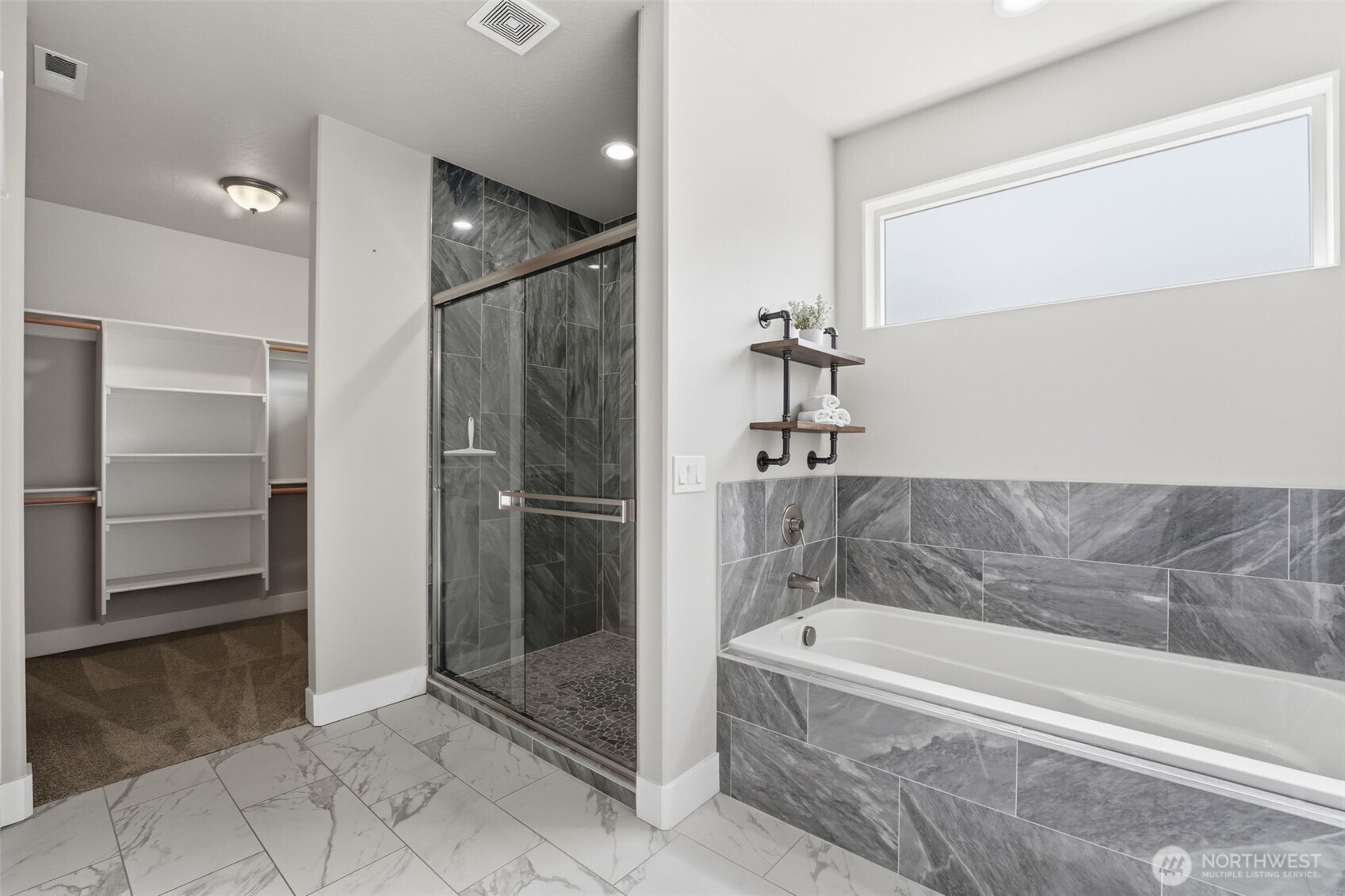 1075 Klamath Court Property Photo 14