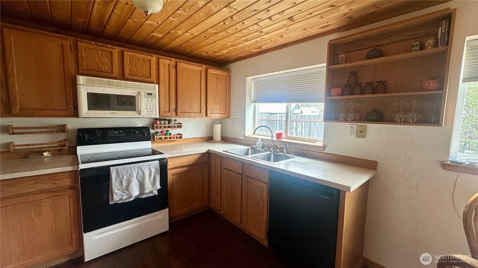 400 Bluff Street Property Photo 11