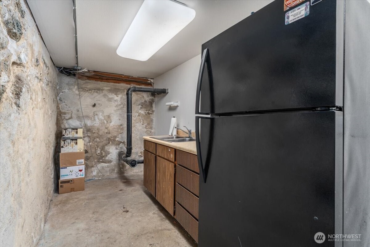 131 E Woodin Avenue Property Photo 30