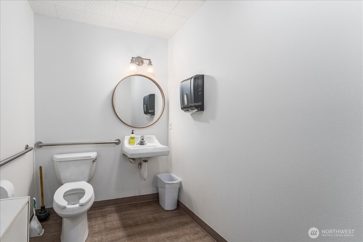 131 E Woodin Avenue Property Photo 31