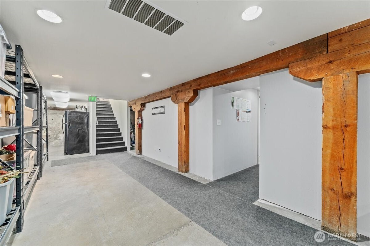131 E Woodin Avenue Property Photo 35
